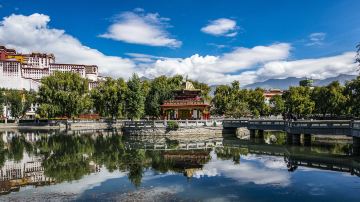 Zongjiao Lukang Park