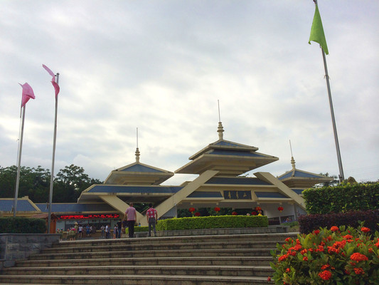 我携春色上山来，山花片片迎春开——南宁青秀山之旅（王志明）