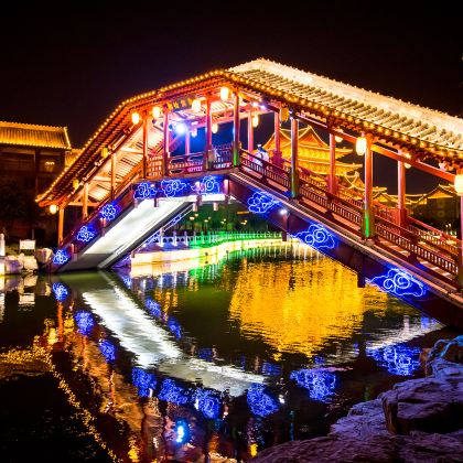 河南郑州+洛阳龙门石窟+少林寺+开封清明上河园+万仙山+中华影视村-郭亮村+云台山6日5晚跟团游