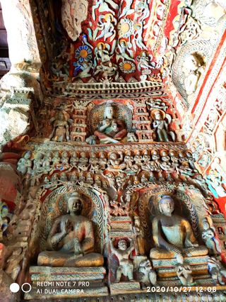 无言的诗，不朽的画，无声的歌，不歇的舞，——云冈石窟