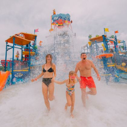 泰国普吉岛安达曼大水上乐园【门票包含|超梦幻水上乐园】