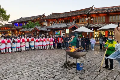 四方街篝火晚会