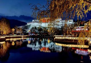 云游四海(1476)六进西藏之三——罗布林卡与布达拉宫广场夜景