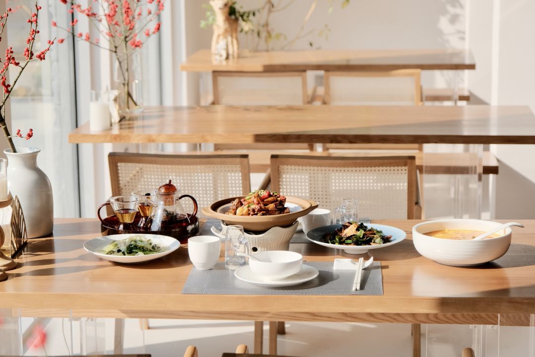 繁星温泉民宿(皖南川藏线泾县月亮湾风景区店)·夏日里餐厅餐厅图片