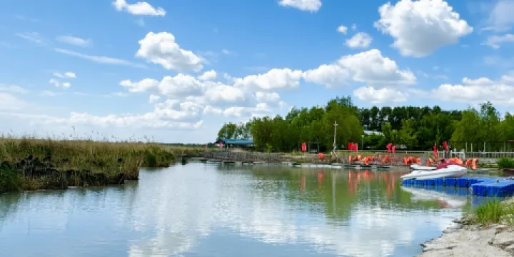 克爾台湖水岸漁村