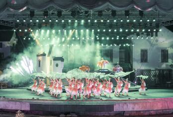 苏州周庄一日游【纯玩优选+含演出 +含车+含游船】【精选苏州具有代表性的5A级古镇——周庄、同里，体验江南“小桥、流水、人家”。】