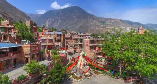 2-Day Mao County Tour: Qiang Ethnic Culture, Ancient Qiang Castle and Songping Valley