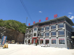 易水湖景区游记图片] 河北保定易水湖新国农家院，群山环抱依水而建，易水湖炖鱼更鲜美