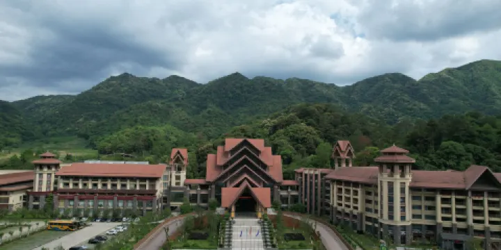 經律論文化旅遊小鎮