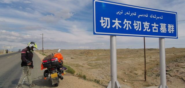 切木尔切克石人石棺墓群旅行图片 1