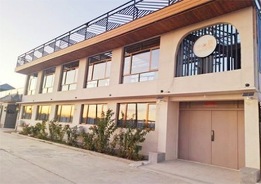 北京延庆世园会丰盈精舍精品民宿，露台仰头万里蓝天白云舒卷，俯首眺望千亩林田群山连