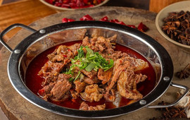 大众跷脚牛肉馆·非遗传承单位(峨眉山店)