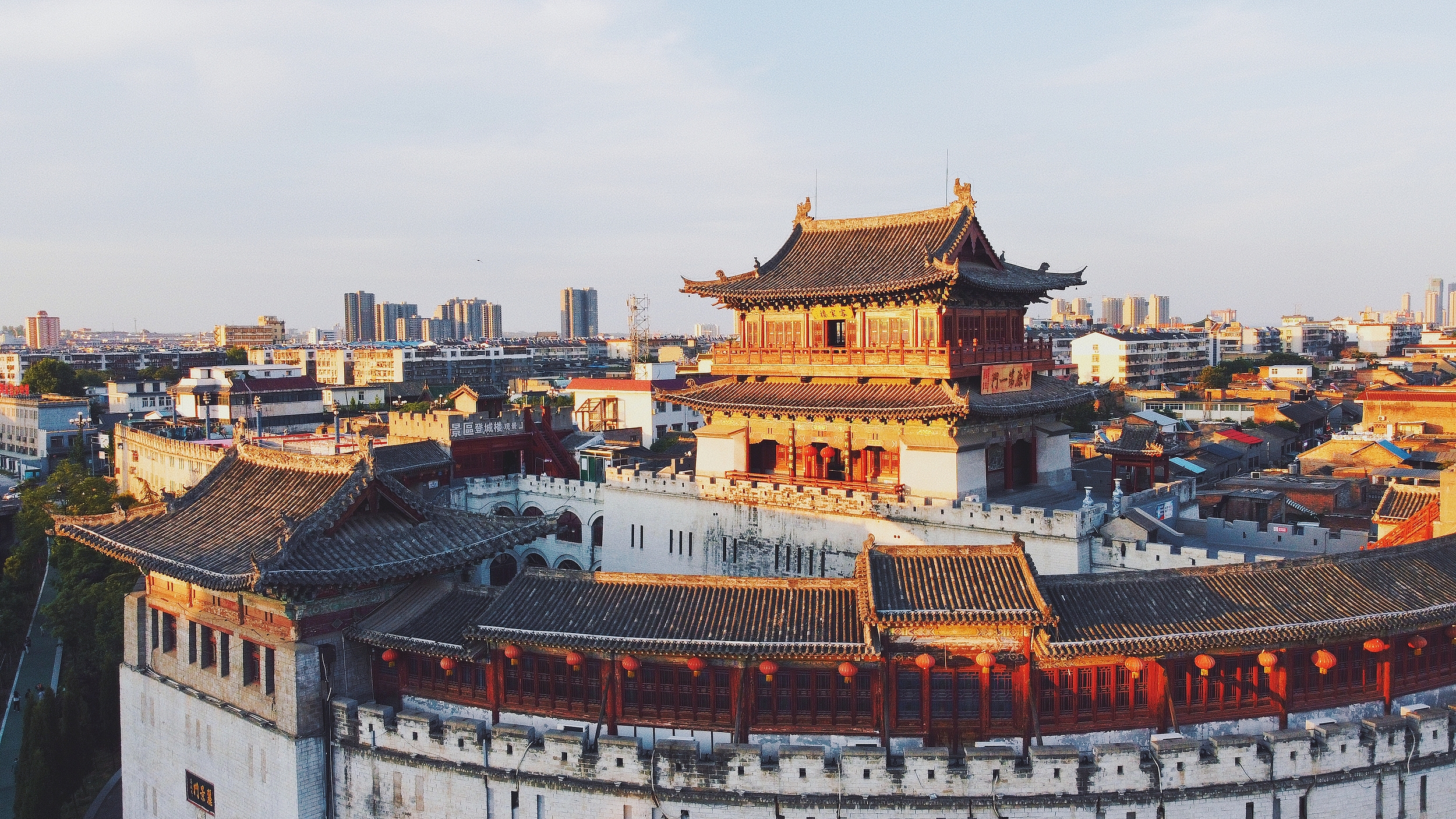 2-Day Luoyang Tour: Explore Sui and Tang heritage, marvel at Longmen Grottoes