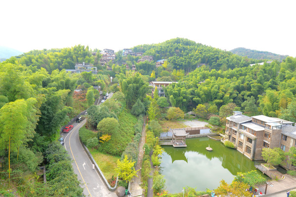 南昌藏着一个“篁岭”，就在梅岭，它叫曼山谷
