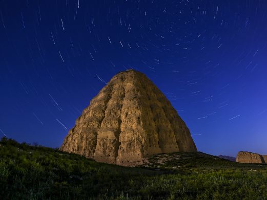 岩画古村