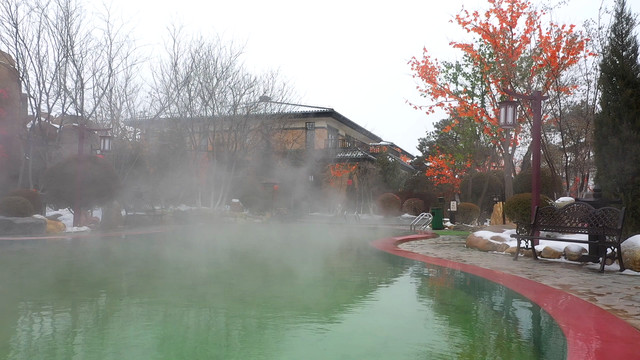 康养温泉,就在东方华地城,带着家人朋友来养生