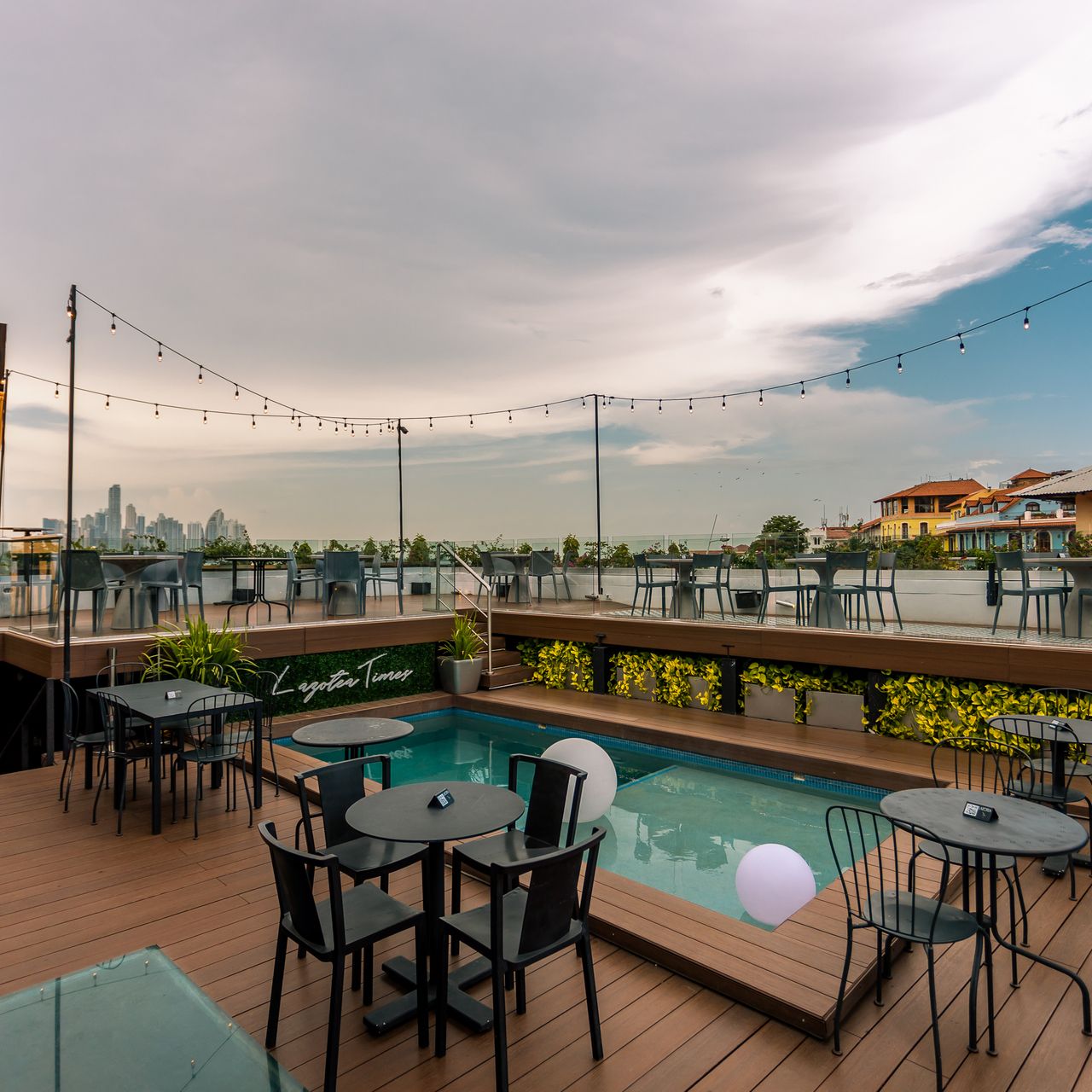 Lazotea Restaurant & Rooftop Bar