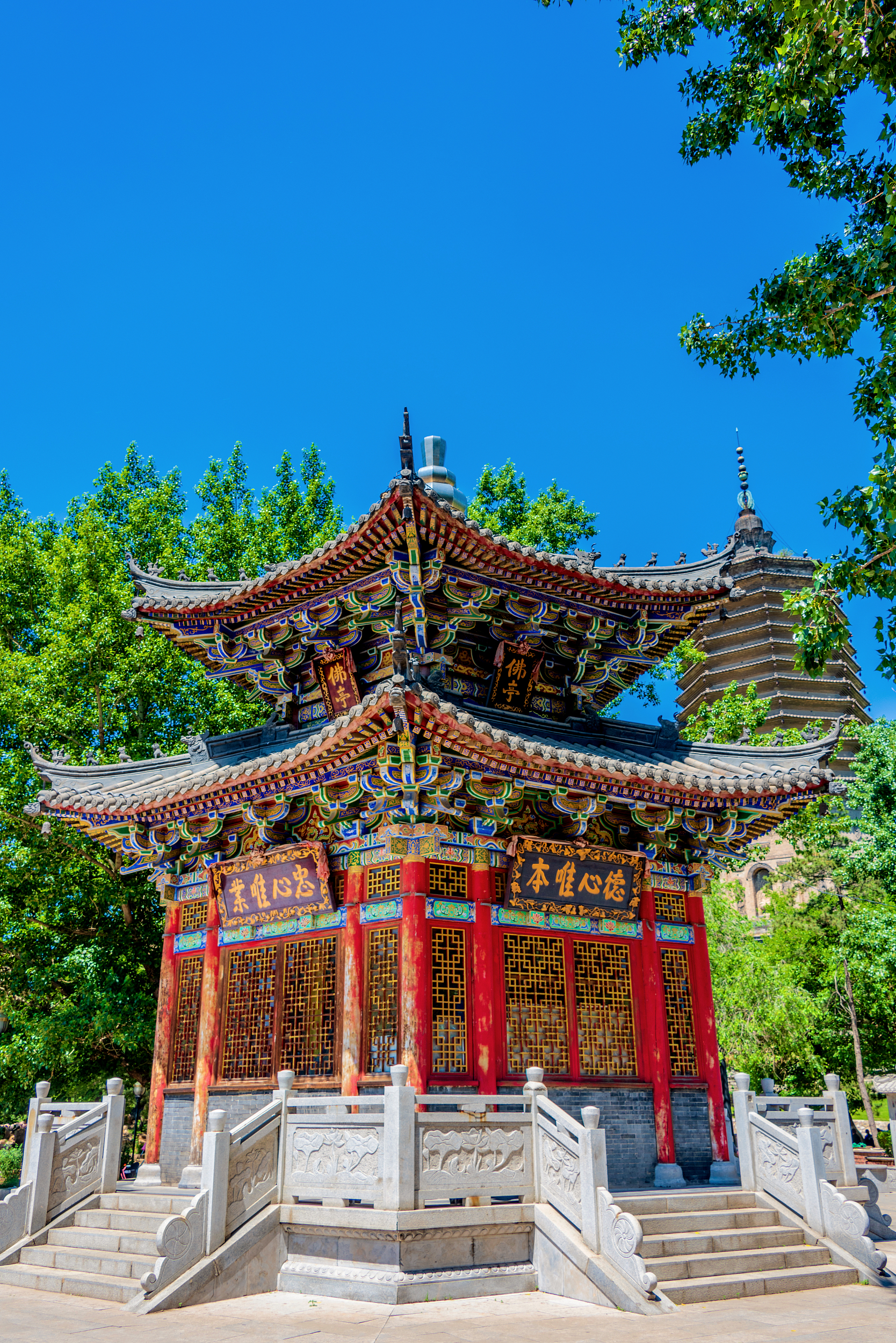 2-Day Liaoyang Tour: Ancient Charm of Liaoyang White Pagoda, Comfort of Bihu Hot Spring