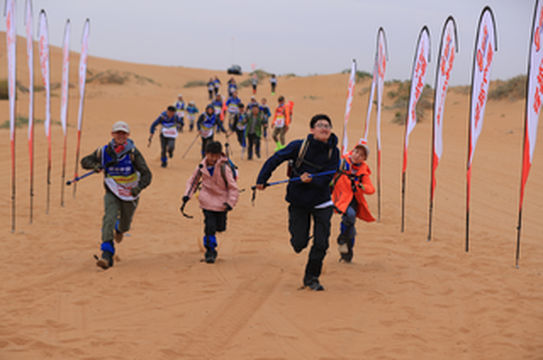 穿越军·穿越中国·腾格里沙漠·亲子徒步穿越沙漠53公里·精彩瞬间1