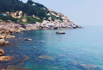 福建漳州东山岛一日游【纯玩包车+上门接送+车型自选】【[浪漫海岛]这里拥有奇石、碧海、蝶湾、海鲜餐，海上项目众多流连于东山岛的旖旎风光中！】