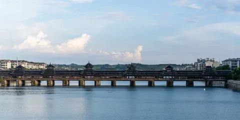 龍津風雨橋