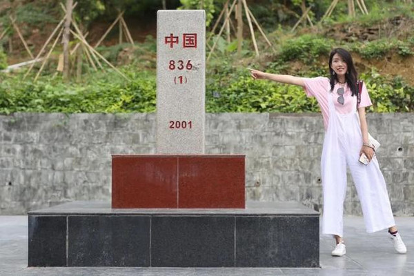 广西十个最好玩的地方之一，带你感受亚洲第一大跨国瀑布