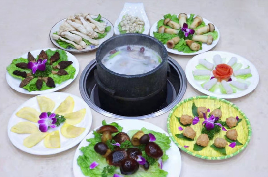 墨脱石锅椰子鸡•糟粕醋•东山羊(大东海店)