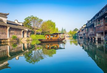 嘉兴乌镇一日游【好评1万+东栅/西栅/西栅夜景】【[优选之旅、成团保障]本地旅行社，天天发团，自有导游，讲解风趣幽默不枯燥】