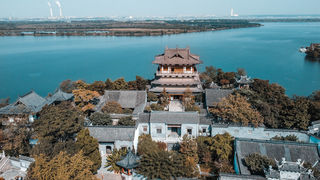 走进唐宋诗词里的北固山,感受西津渡的人间烟火气。