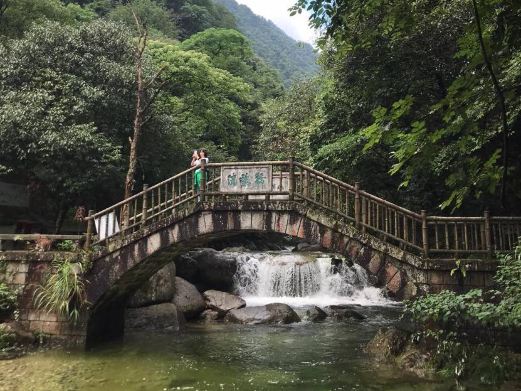 石龙峡