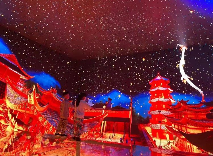 郑州幻境空间悬空玻璃剧场游玩攻略-幻境空间悬空玻璃剧场门票多少钱/价格表-团购票价预定优惠-景点地址在哪里/图片介绍/参观预约/旅游游览顺序 ...