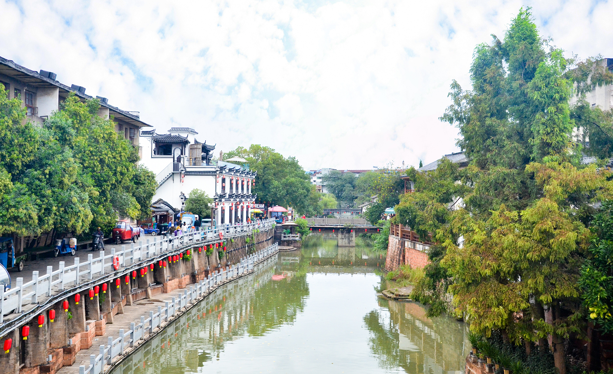 2-Day Jinhua Tour: Explore Youbu Ancient Town and Zhuge Eight-Diagrams Village, Shuanglong Scenic Area's natural beauty