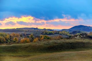 中秋节在乌兰布统敖包吐后山，拍摄骆驼冲沙，遇见美丽的晚霞