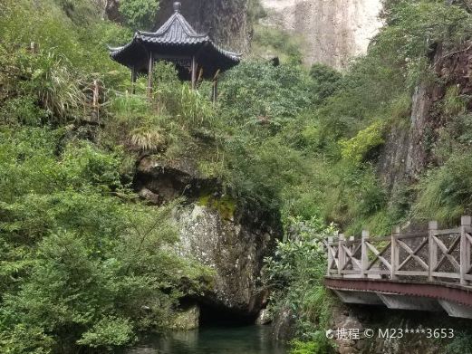 卧龙谷玻璃栈道