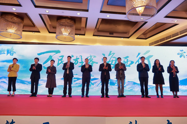 “结亲十年两地情深,云上丝路心手相连”温州至格尔木航线开通,万名游客海西行启动
