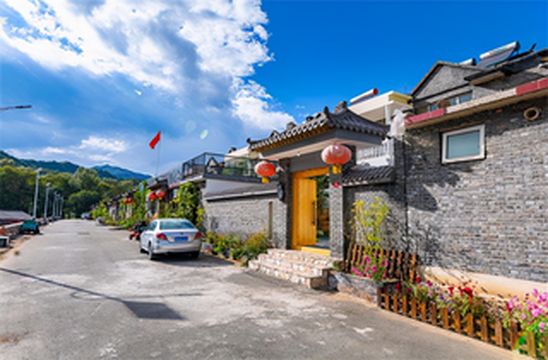 北京怀柔喇叭沟门原始森林云山居私汤民宿，森林湖畔云端古村