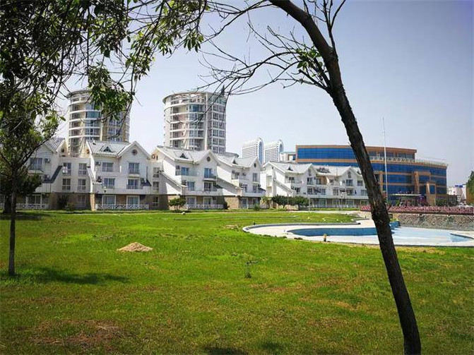 秦皇島黃金海岸楠茜海景公寓，180度無敵海景，住宿居然才80起。