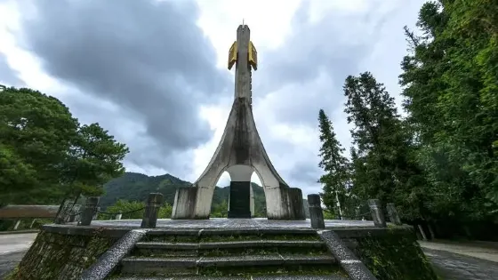 片馬鎮人民英雄抗戰紀念碑