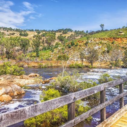 西澳大利亚珀斯+赫特泻湖+尖峰石阵+自然之窗6日5晚拼小团