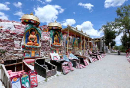 新寨嘉那嘛呢石经城景点图片