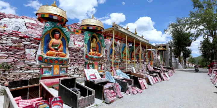 新寨嘉那嘛呢石經城