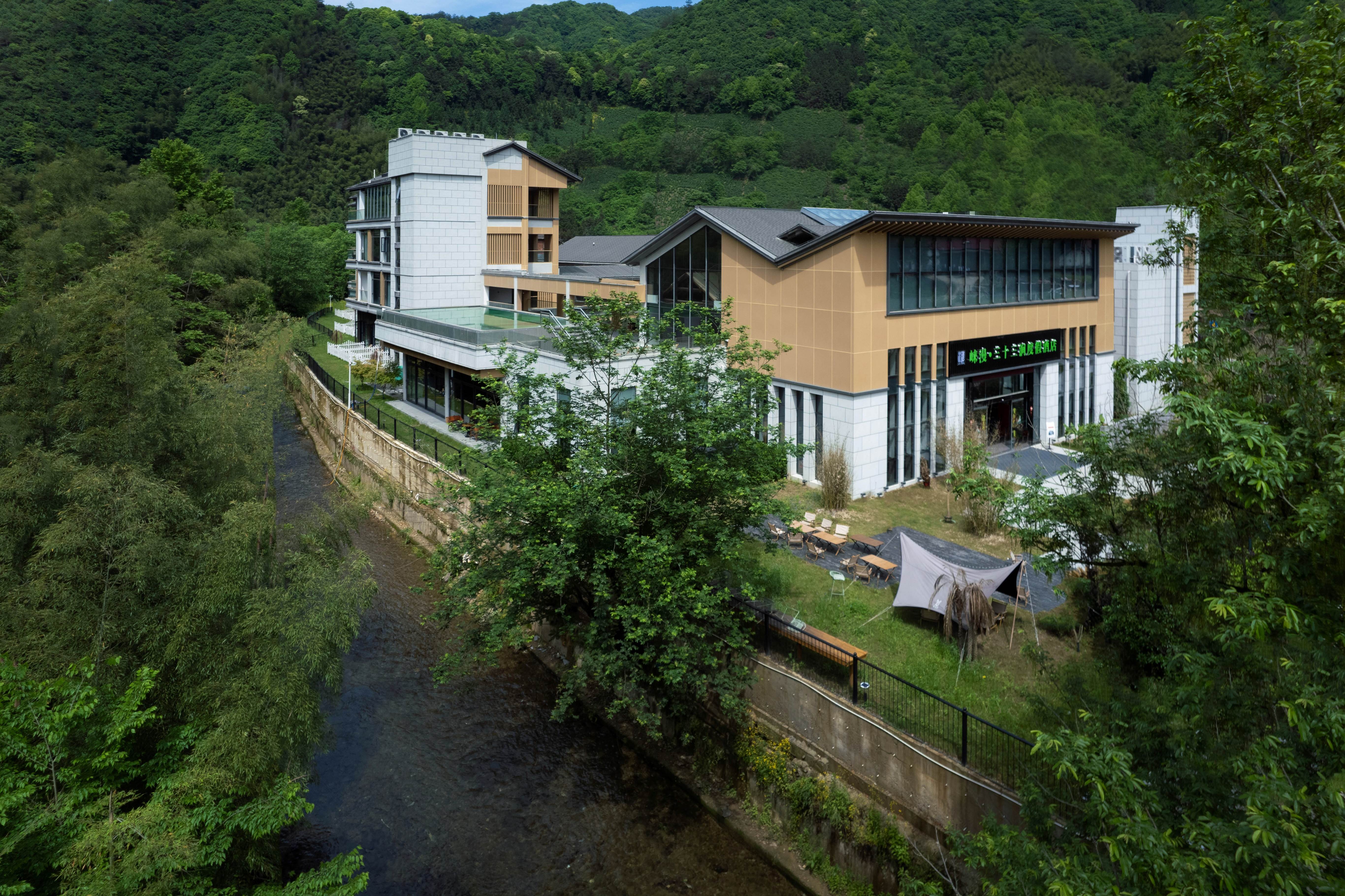 见吾乡·崃漫度假酒店(皖南川藏线店)·崃漫皖南·地道徽菜餐厅图片