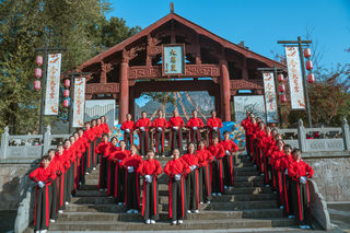 周末去新安江畔的建德 看一眼千年银杏 赏一出传诵了千年的故事 江清月近人