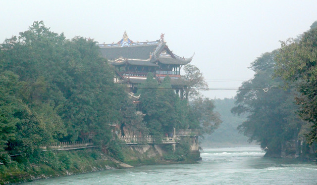 四川印象：拜水都江堰