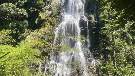 虹山瀑布