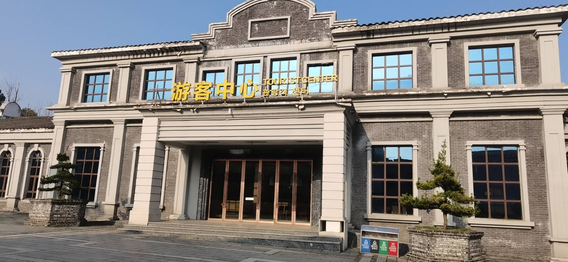 두윈 4일 투어: 두봉산(더우펑산) 관광지에서 무비타운의 매력과 진한(秦漢) 문화 유산을 만나보세요.