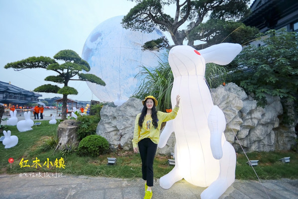 浙江老板豪掷数十亿，匠心打造15年的龙游红木小镇，在今年国庆中秋假期开园啦