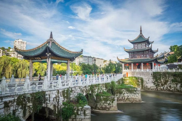 贵阳市区旅游路线攻略_甲秀楼周边酒店美食推荐