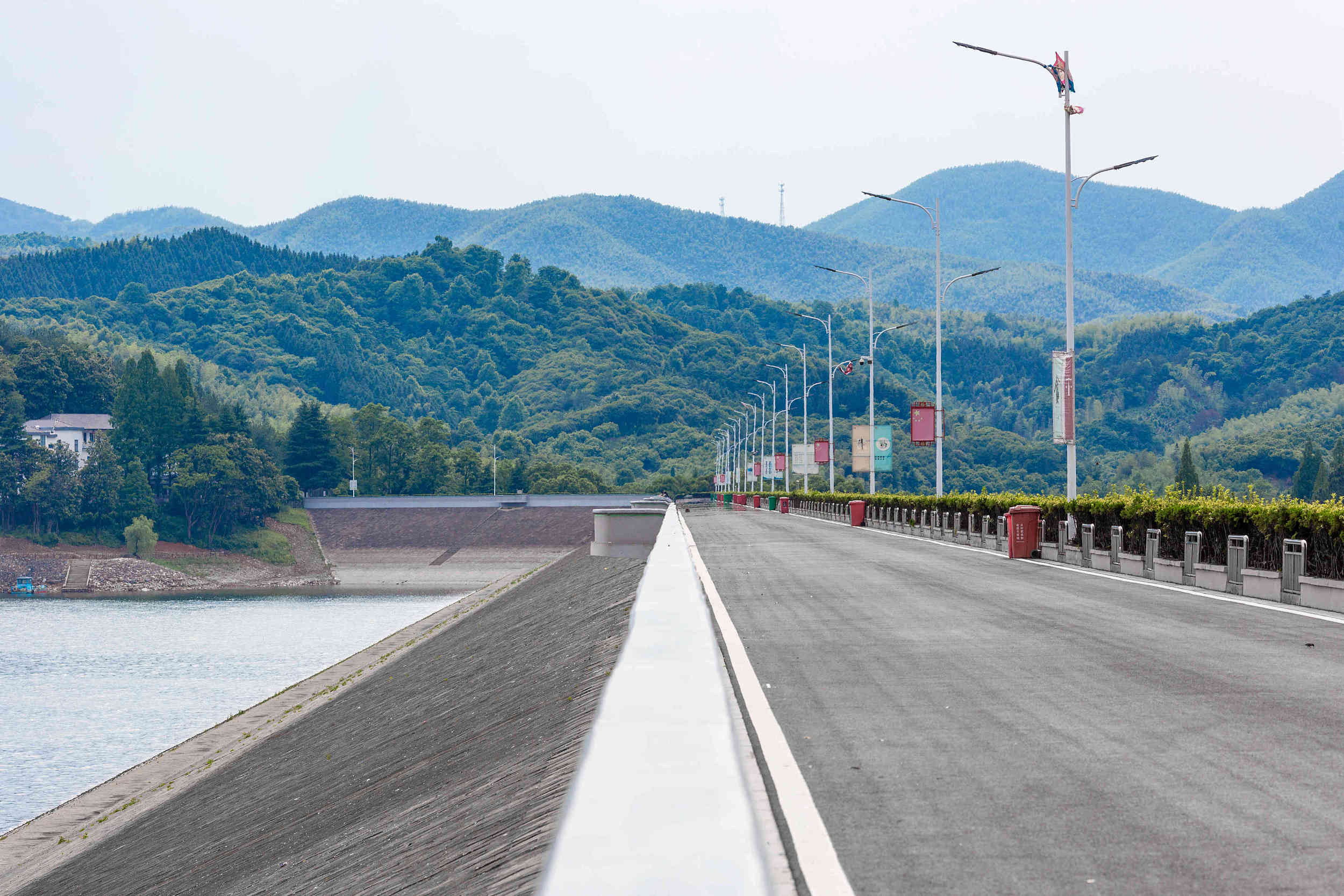 2-Day Guangde Tour: Luhu Reservoir's serene waters and Jishan Bamboo Sea's lush greenery, Taiji Cave's unique formations