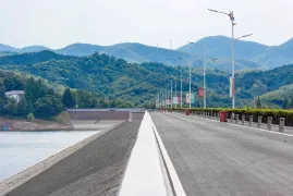 2-Day Guangde Tour: Luhu Reservoir's serene waters and Jishan Bamboo Sea's lush greenery, Taiji Cave's unique formations